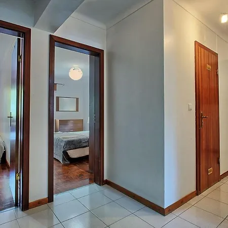 Apartment Cristo Rei Gaerten Lissabon